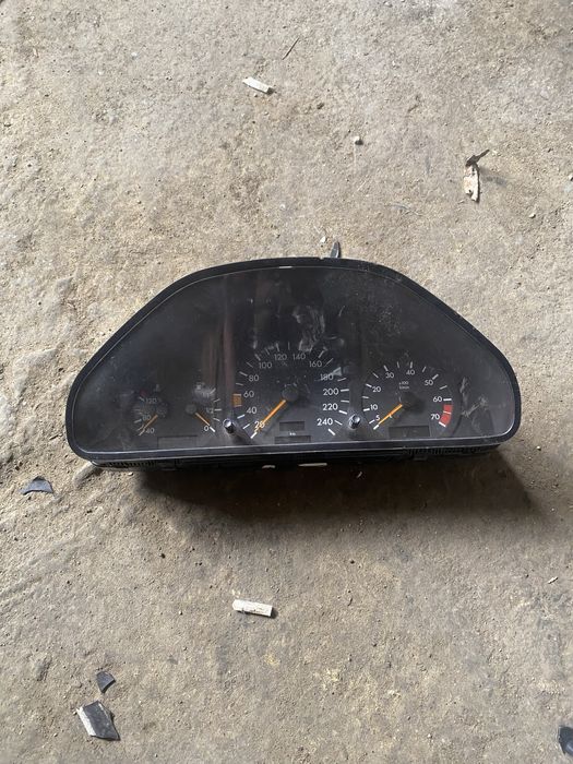 Приборная панель w202