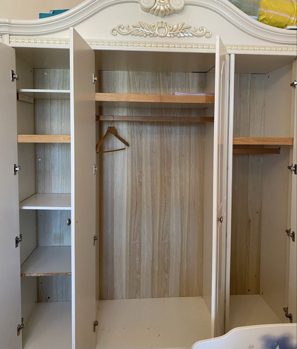 Продам шкаф для спальной комнатый