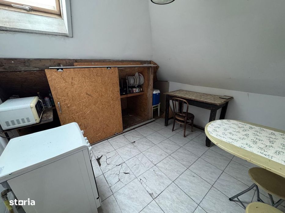 Inchiriere apartament mansarda 5 camere vila curte Cotroceni metrou