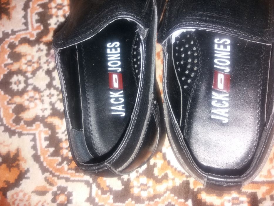 Туфли кожаные для мальчика продам