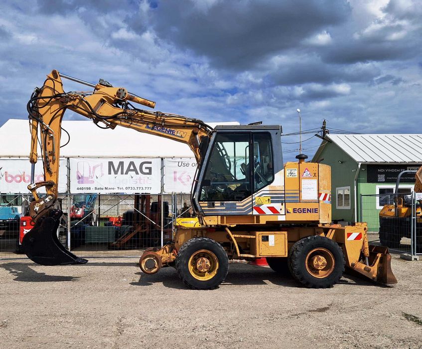 excavator pe roti/cale ferata CASE 788