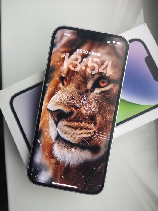 Обменяю iPhone 14 128 ГБ на модель классом выше