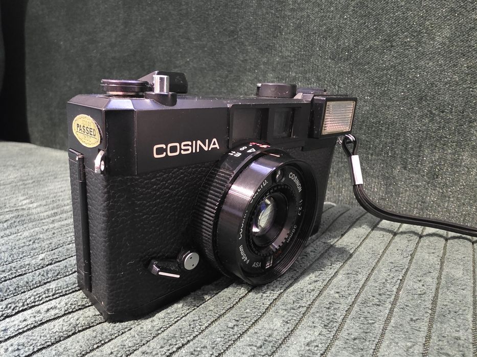 Cosina Flash 35 E ретро фотоапарат