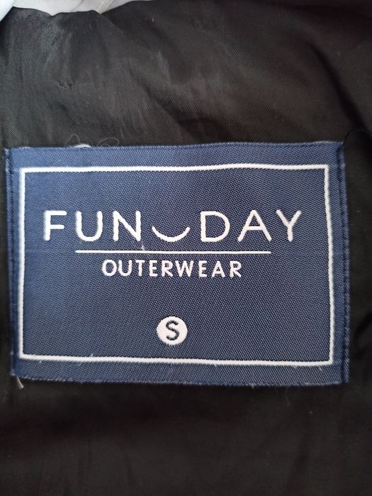 Куртки для девочки и футболка