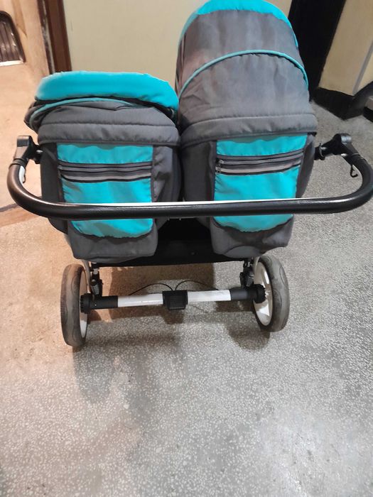 Количка за близнаци