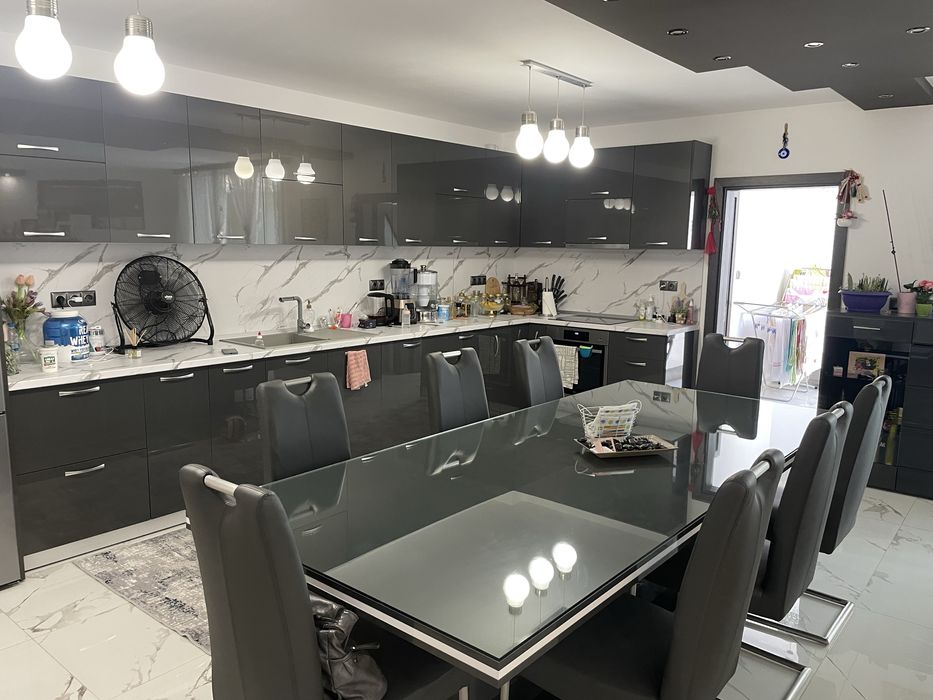 Продава се Четиристаен апартамент в Казанлък - 150 кв.м за 1334 €/кв.м - Снимка #2