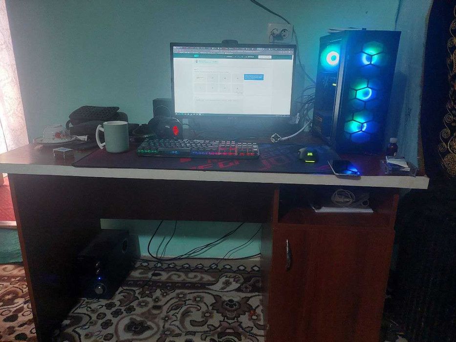 Игравойный компютер комплект стол стули билан сотилади