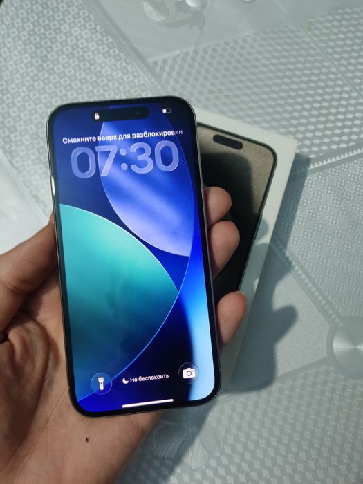 15 pro Natural titanium 256 GB