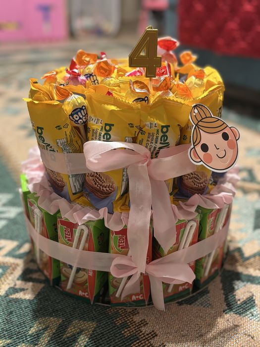 Torturi din dulciuri ambalate