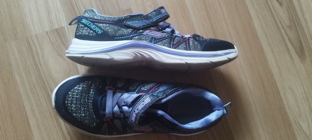 Кроссовки для девушки