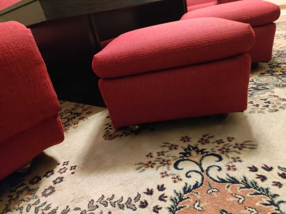 Холна гарнитура със секция и холна маса