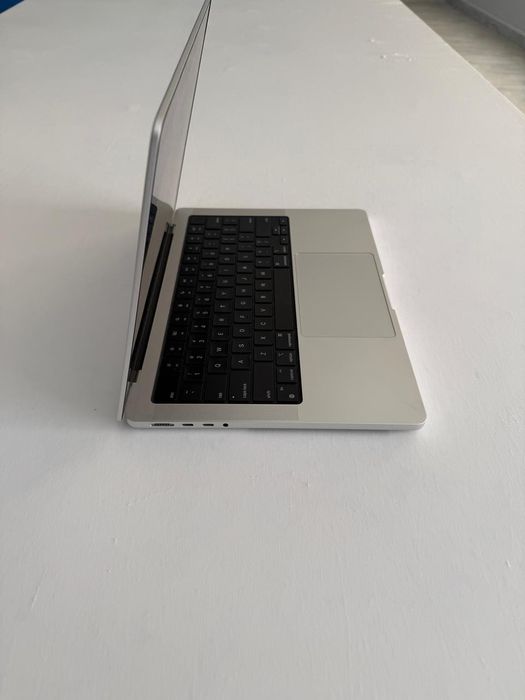 MacBook Pro 14" M3 Pro, 18 ГБ / 512 ГБ