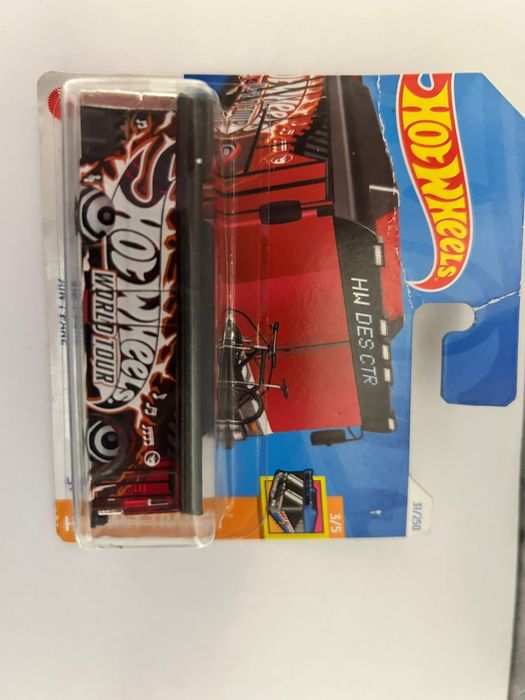 Моделькa Hot Wheels Ain't Fare-Treasure Hunt