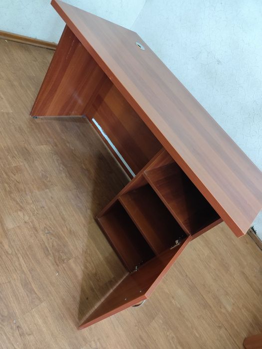Srochno Office stoli sotiladi holati ideal juda mustahkam