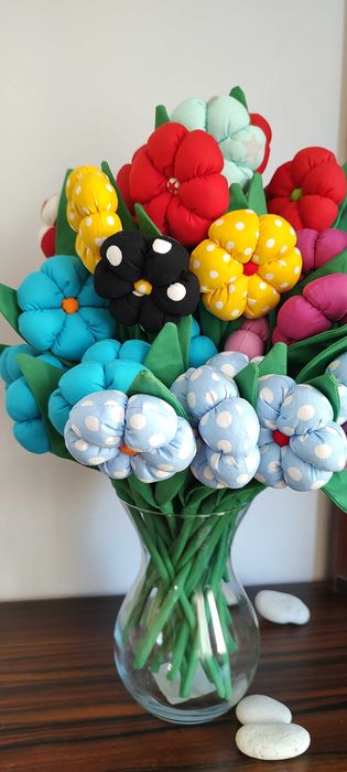 Текстилни изделия - цветя и лалета от плат  налични