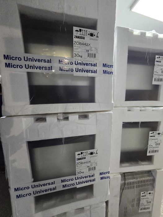 Oferta luna Decembrie  Cuptor  NOU resigilat Zanussi ZOB442X-Inox