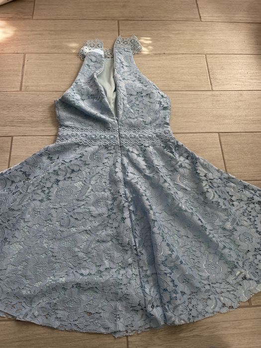 Светло синя дантелена рокля