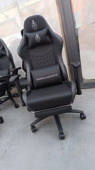 Игровое кресло компьютерное кресло:- Эргоном.форма и спортивный дизайн