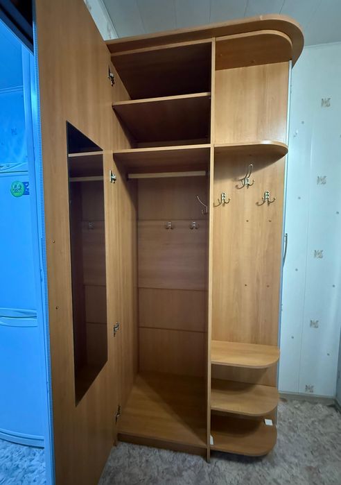 Продам прихожую.