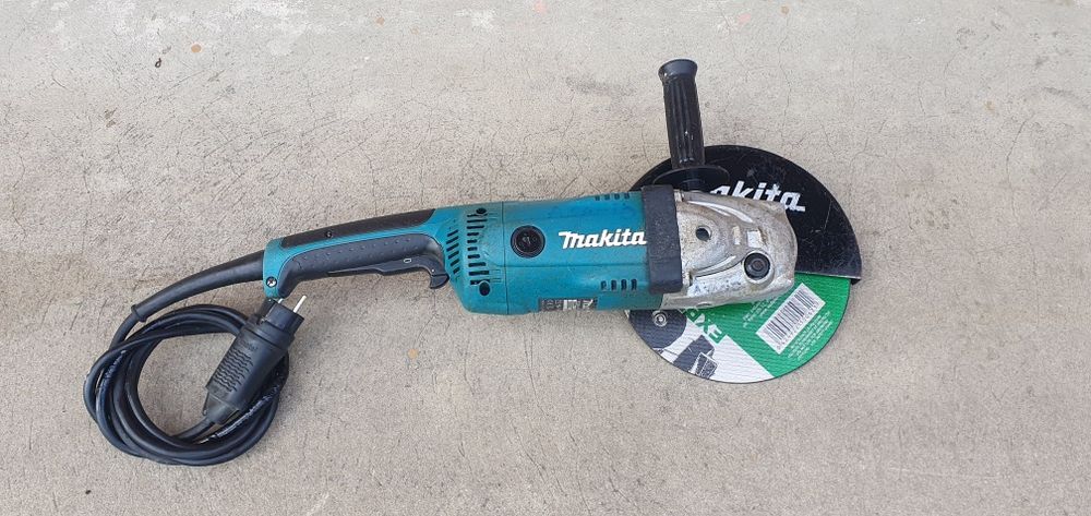 Flex makita 2200w. Model GA9020 S.