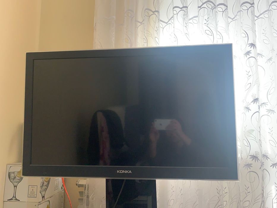 Televizor va potstavka