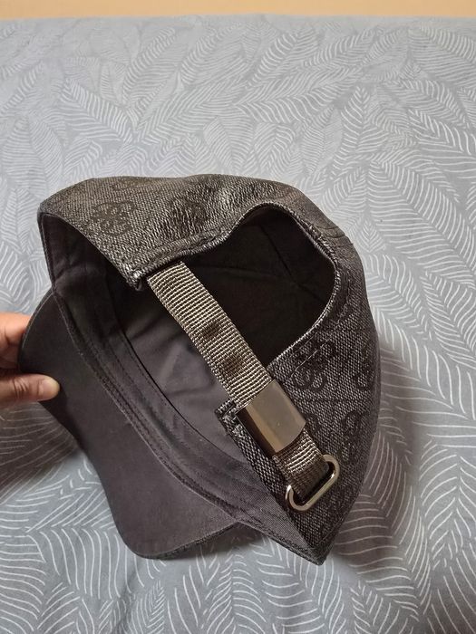 Шапка Guess - оригинална