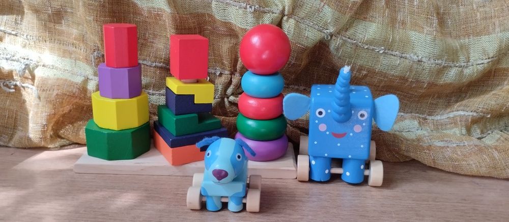 Игрушки детские, развивающие, деревянные.