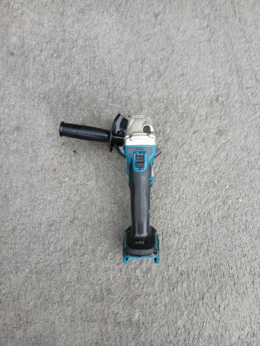 Безчетков ъглошлайф Makita 18волта