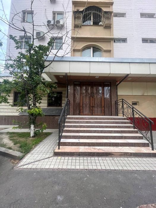 Сдаётся Нежилое Помещение - 200 кв.м. - 1я линия!