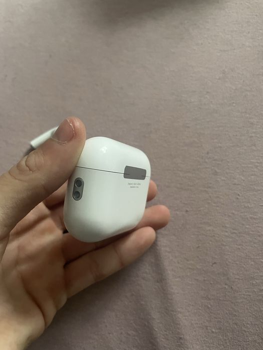 AirPods Pro 3 fara cutie