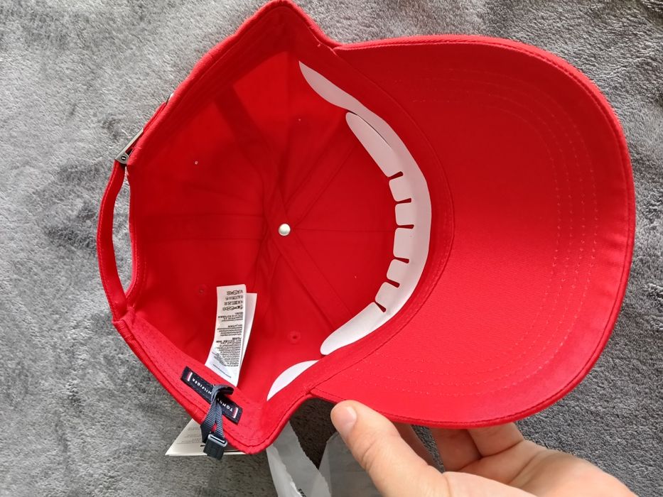 Tommy Hilfiger flag șapcă unisex culoare rosie cu logo discret mic brodat OS noua originala