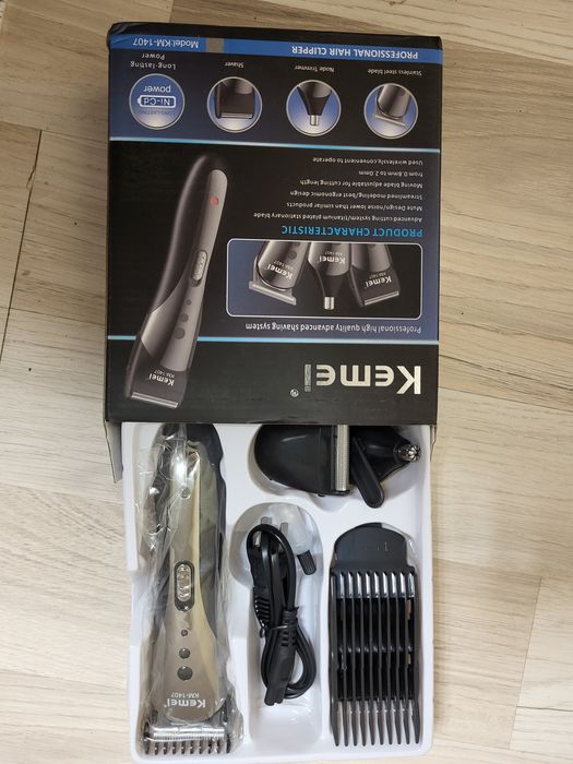 Masini de tuns cu baterie incorporata