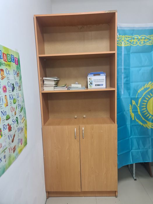 Парта, полка, шкаф, орындықтармен сатылады!
