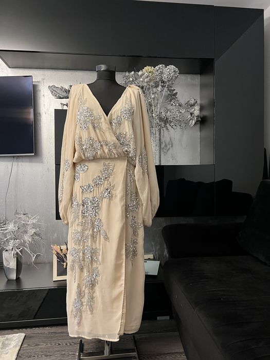 Rochie Asos crem cu aplicatii.