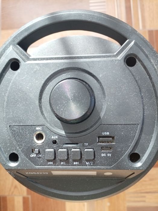 Продам колонку музыкальную новая