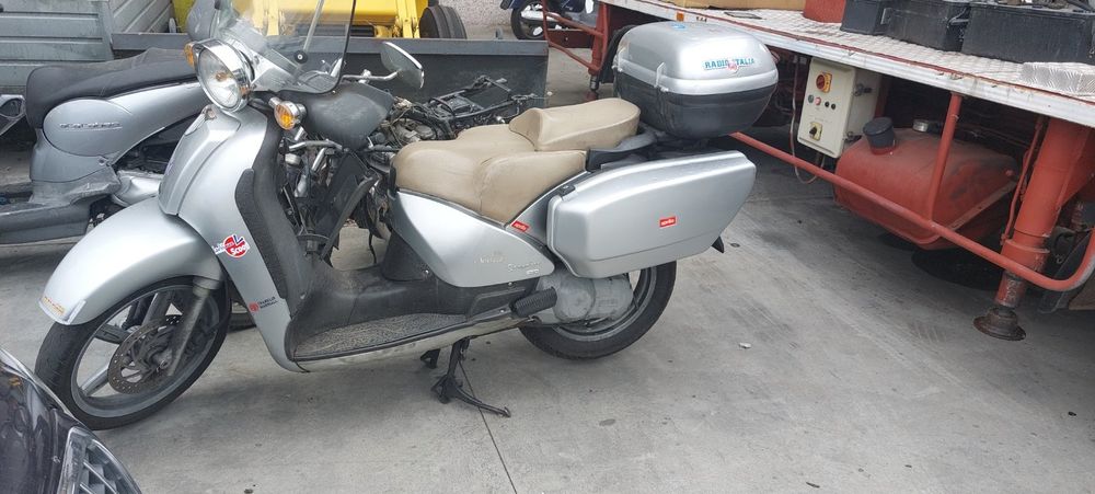 Aprilia Sport city,Leonardo, Atlantic,Scarabeo(Спорт Сити 125-300  Леонардо 150,200 Атлантик 125-500,Скарабео 500-50)-на части