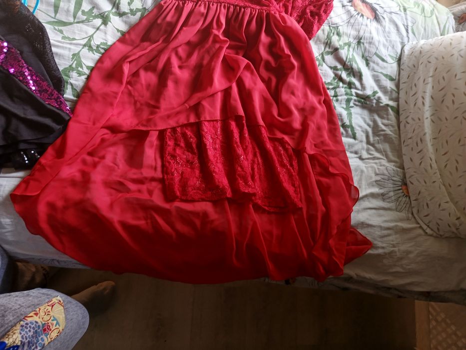 Лёгкое красное платье