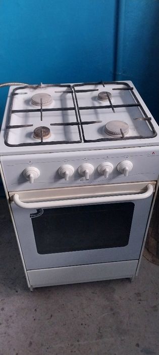 Продам газовую плиту
