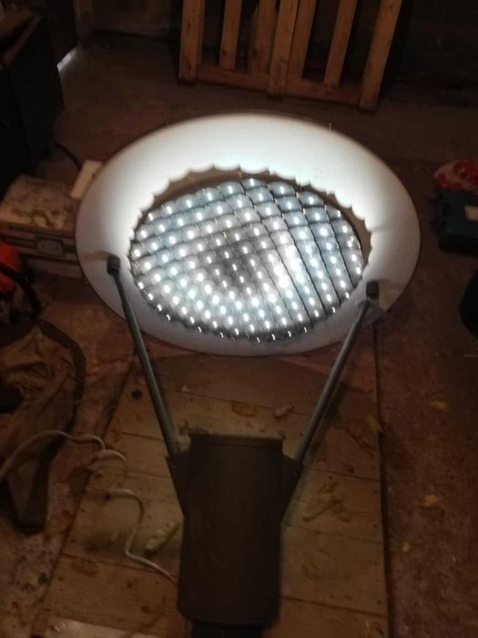 Бутиков уличен фенер.