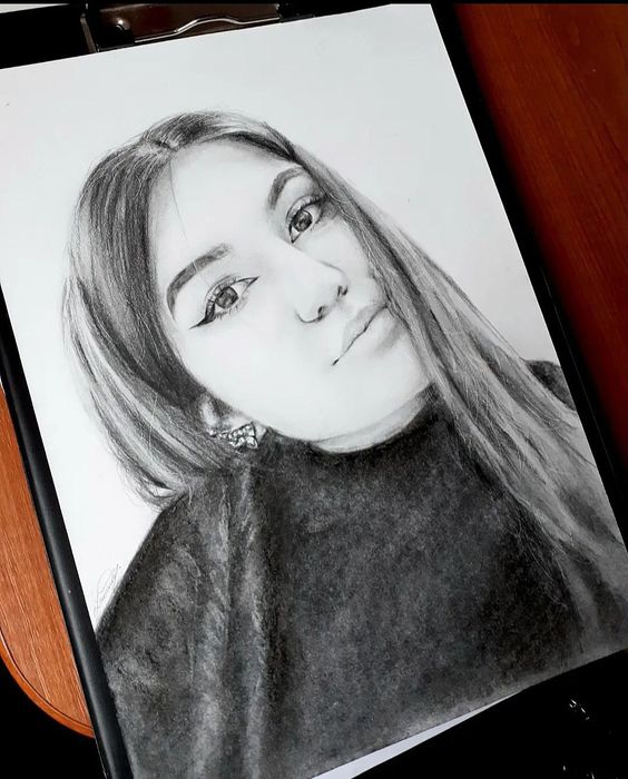 Realizez portrete în creion, alb-negru sau color