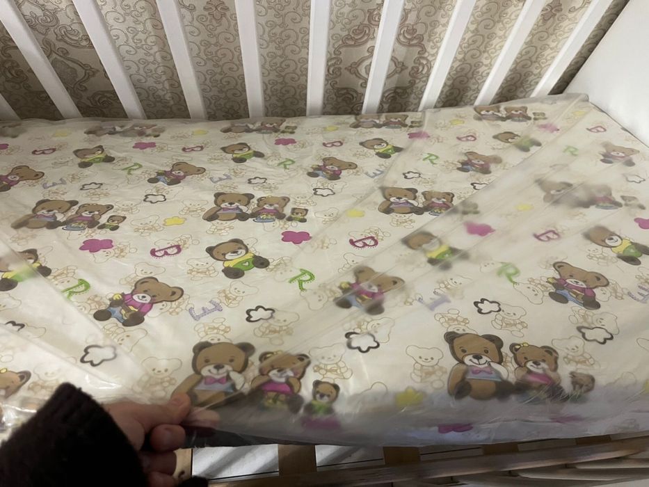 Кровать с новым матрасом 20.000