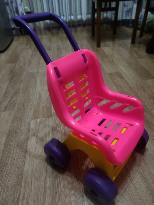 коляска для кукол и игрушек.