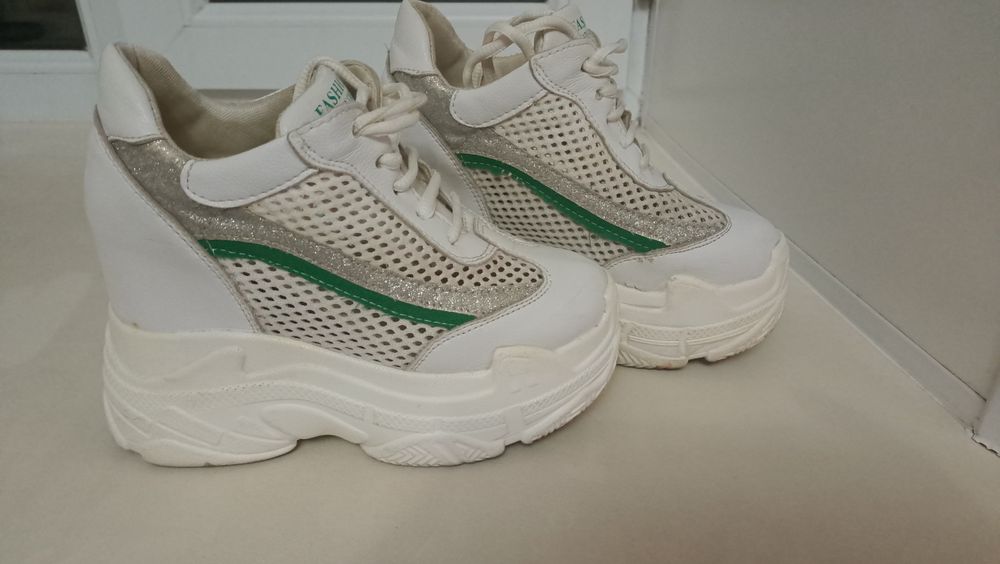 Кроссовки летние и кожаные