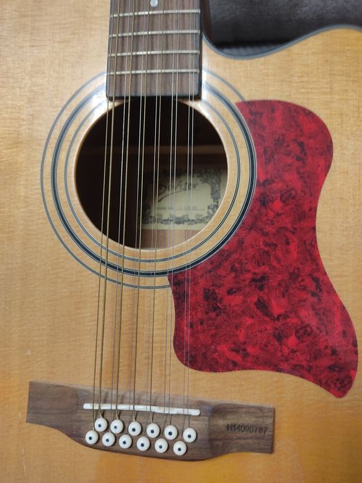 Продается двенадцати струнная гитара