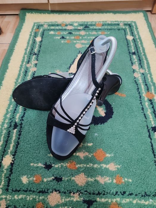 Sandale elegante cu pietre decorative