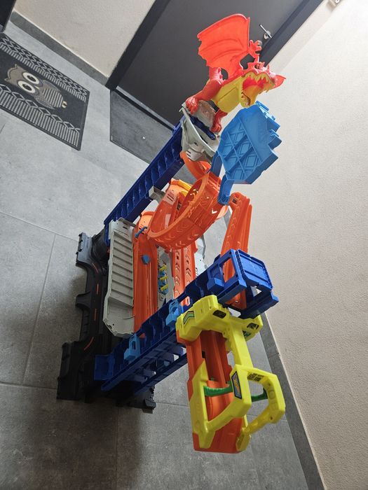 Hot wheels ultimate garage