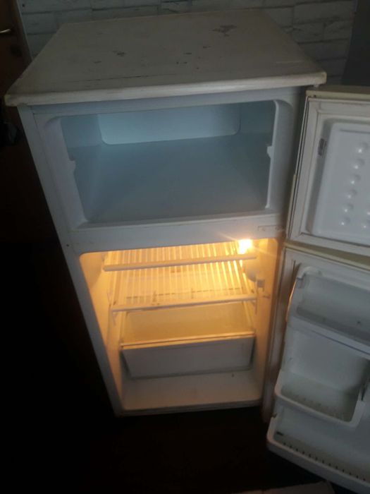2 frigidere în stare buna