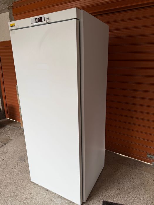 Професионален вертикален фризер NordCap – отлично запазен