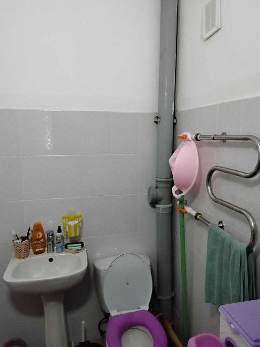 Прадаётся квартира город Чирчик 7 этажке Рощща 4-этаж