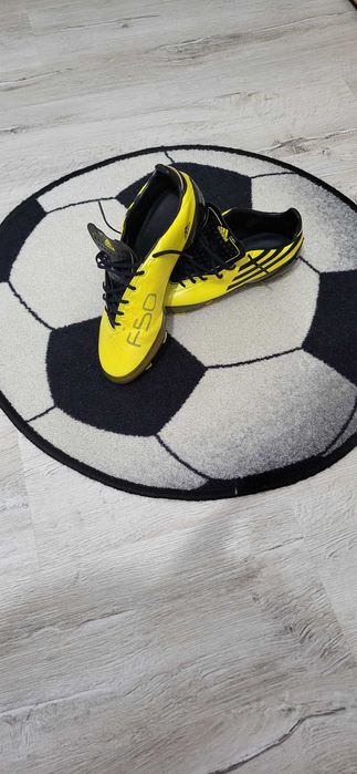 Ghete fotbal crampoane si sintetic